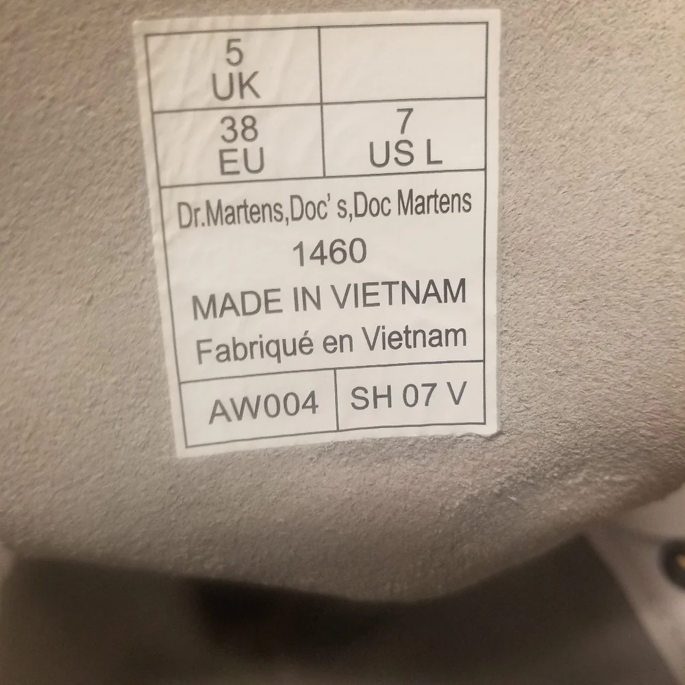 Dr. Martens 1460 Boots FIRM PRICE - Picture 6 of 10